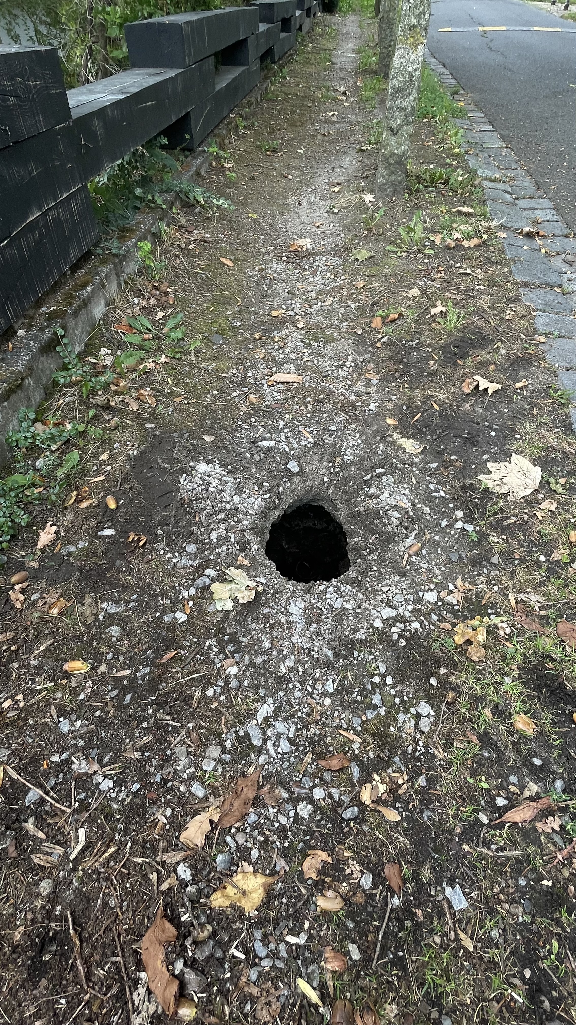 Mit Warnbaken gesichert